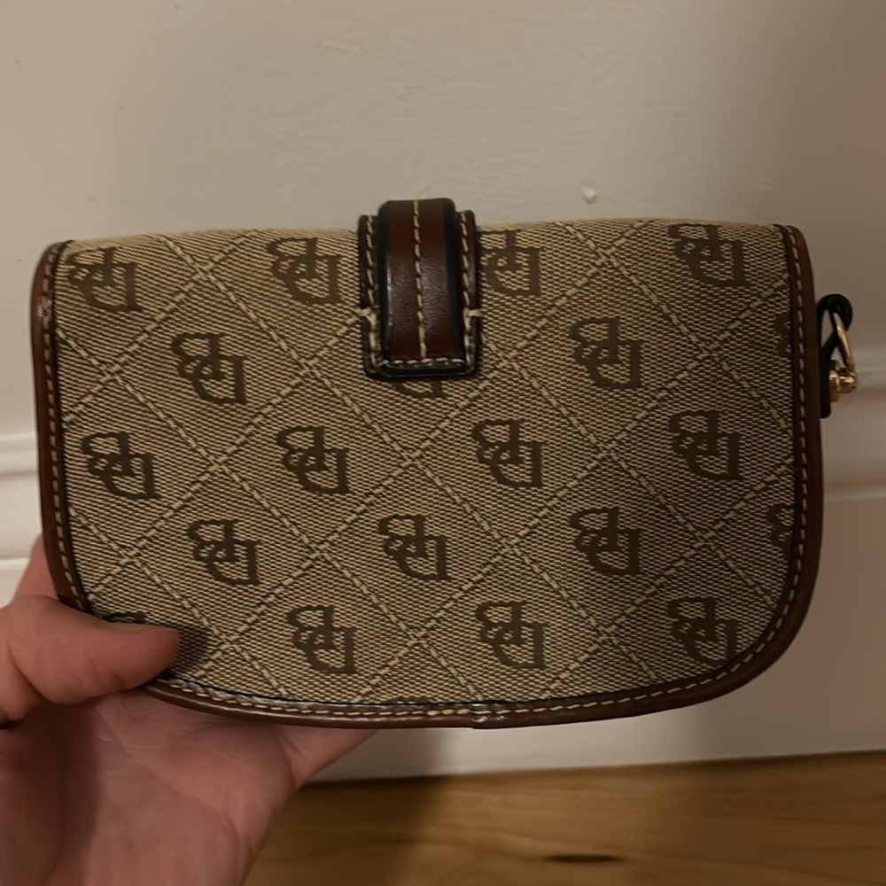 Dooney & Bourke pouch - Picture 3 of 3